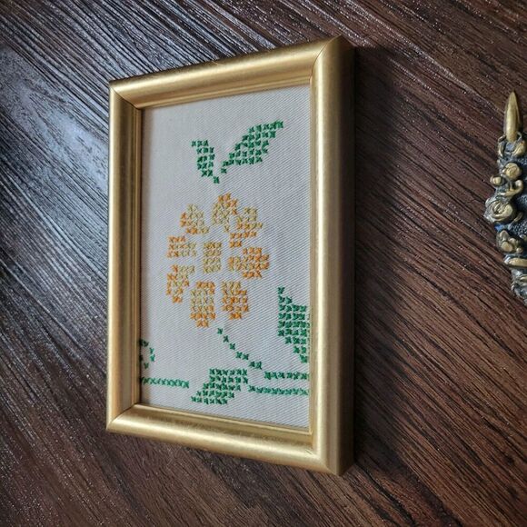 Vintage Lot of 2 embroidered / Cross stitch florals in frames small art Cottage - Picture 13 of 13